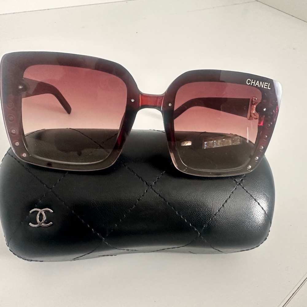 CHANEL Women's Gradient Square Sunglasses - Burgundy and Black